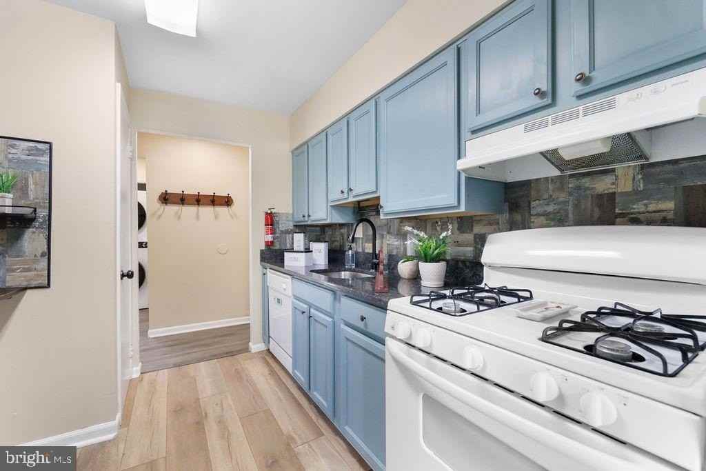 124 Kirkbride Rd Apt 4 - Photo 3 of 33