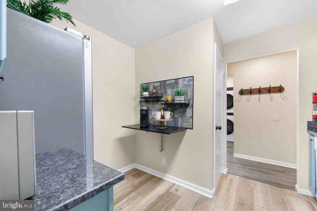 124 Kirkbride Rd Apt 4 - Photo 4 of 33