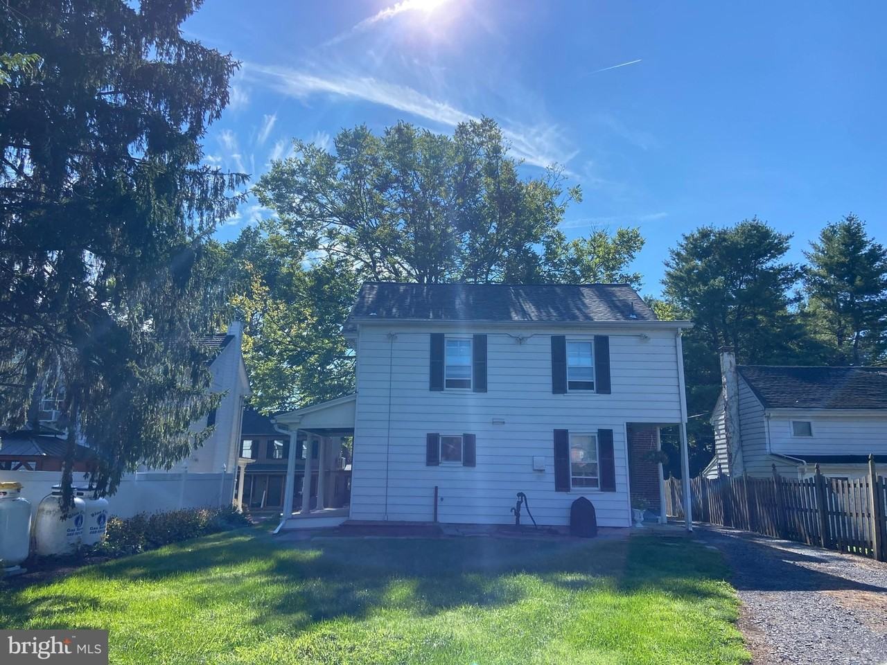 1711 Bridge Ln - Photo 2 of 18
