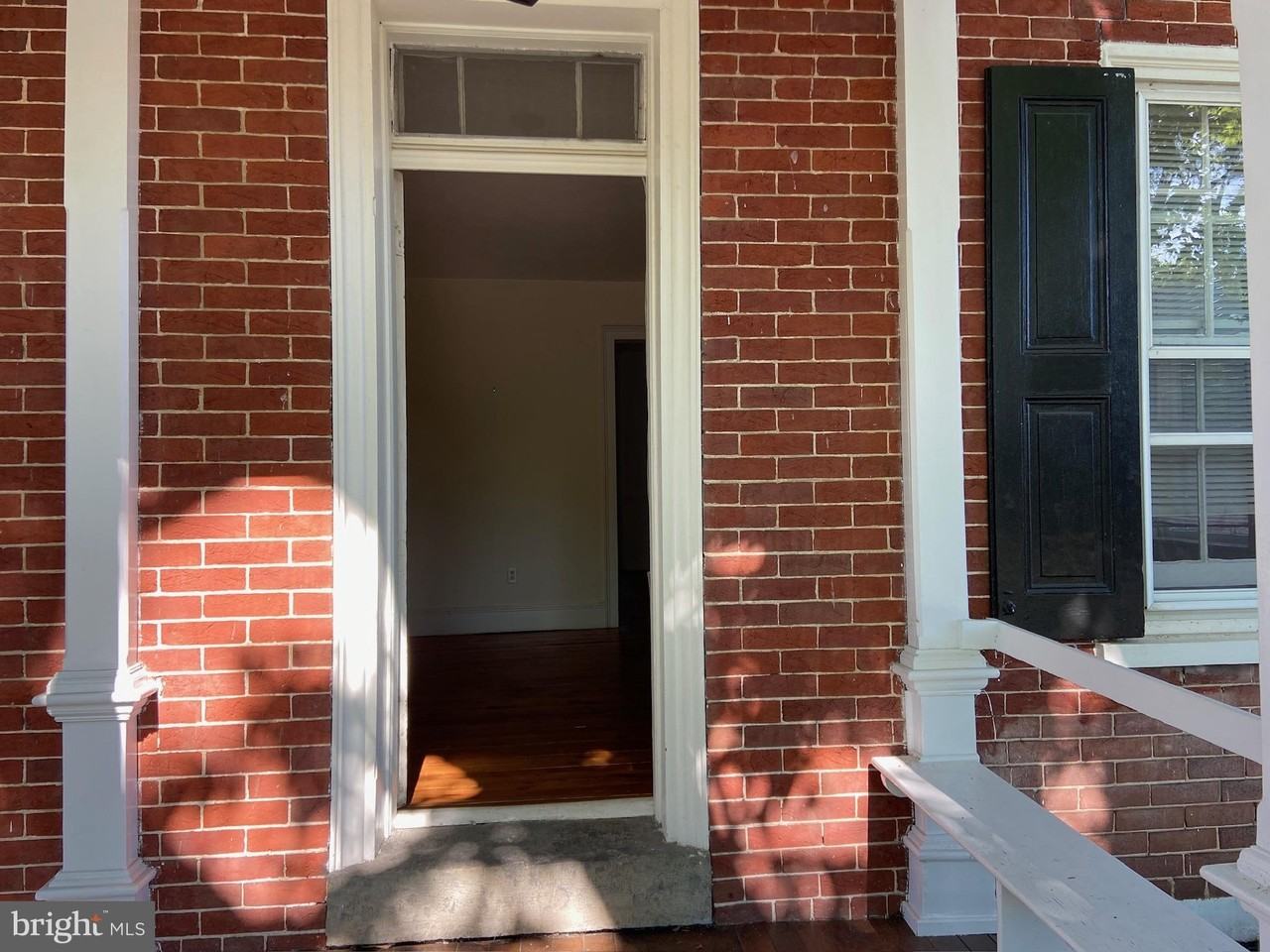 1711 Bridge Ln - Photo 4 of 18