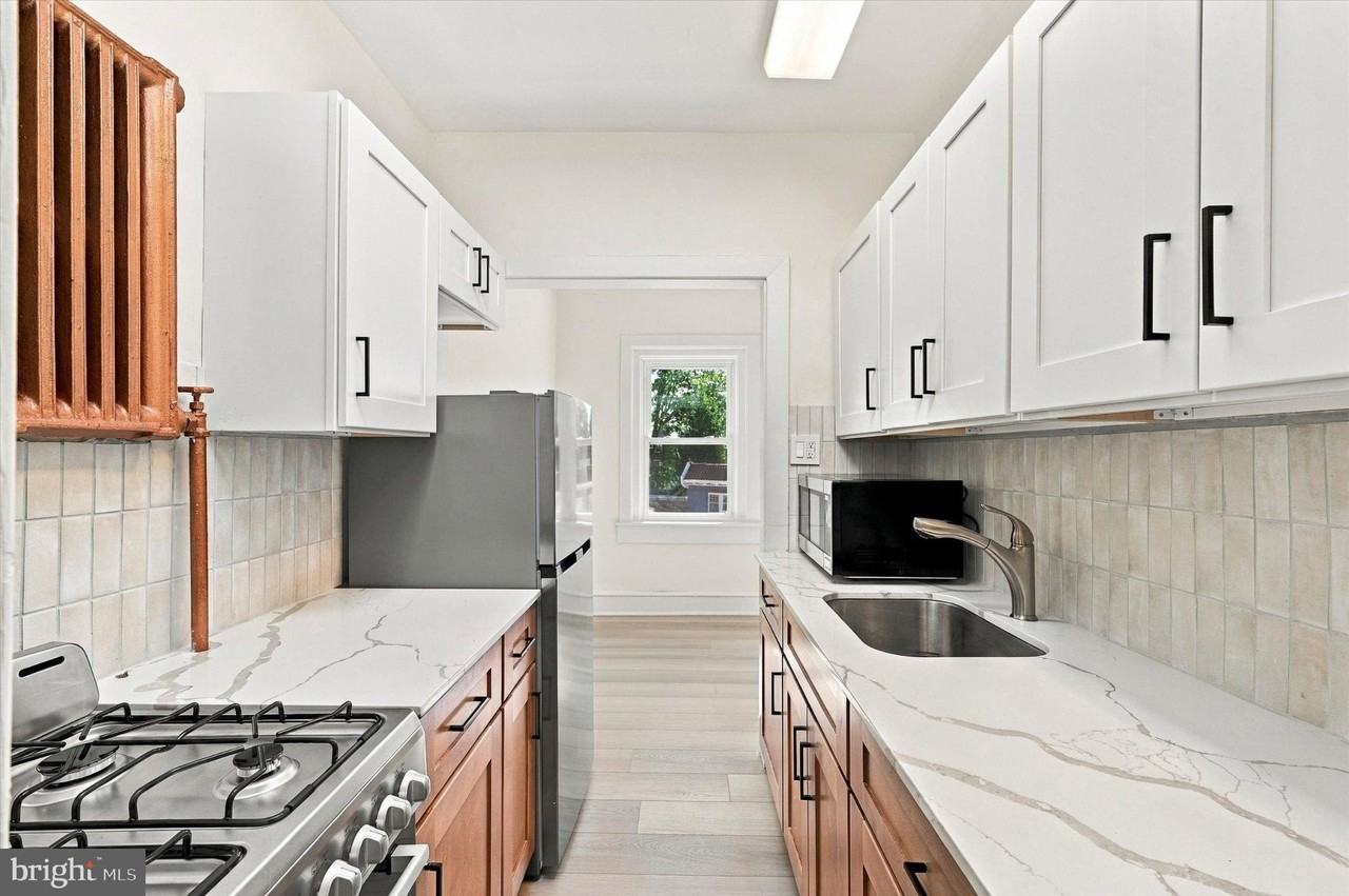 20 Rittenhouse Pl #3 - Photo 3 of 13