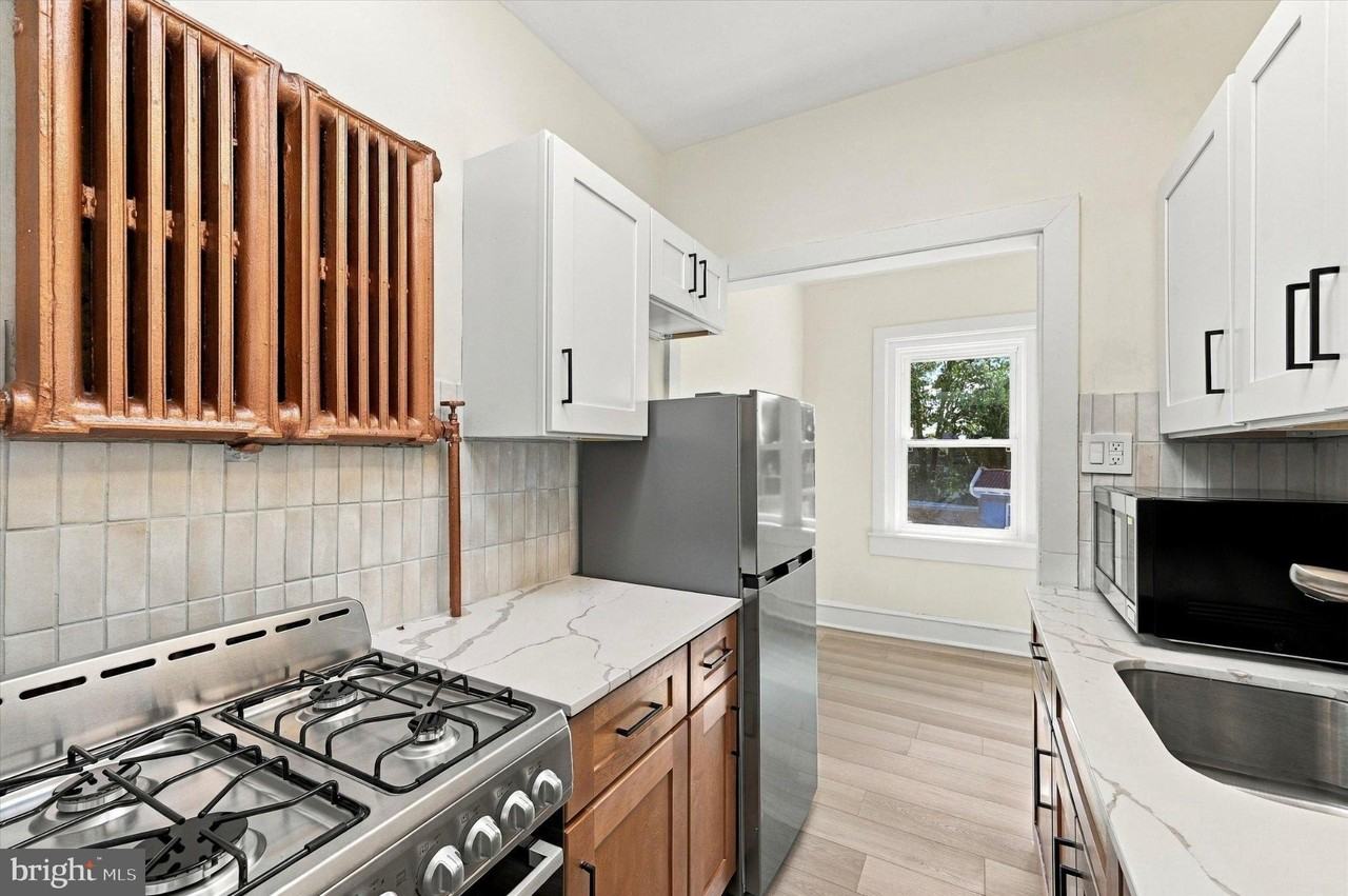20 Rittenhouse Pl #3 - Photo 4 of 13
