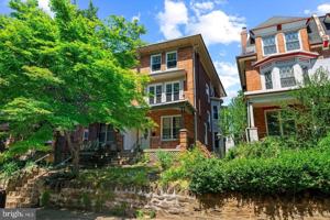 featured image of 449 W Hansberry St