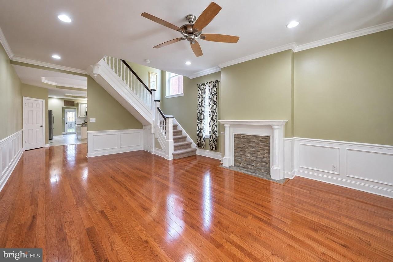 449 W Hansberry St - Photo 2 of 17