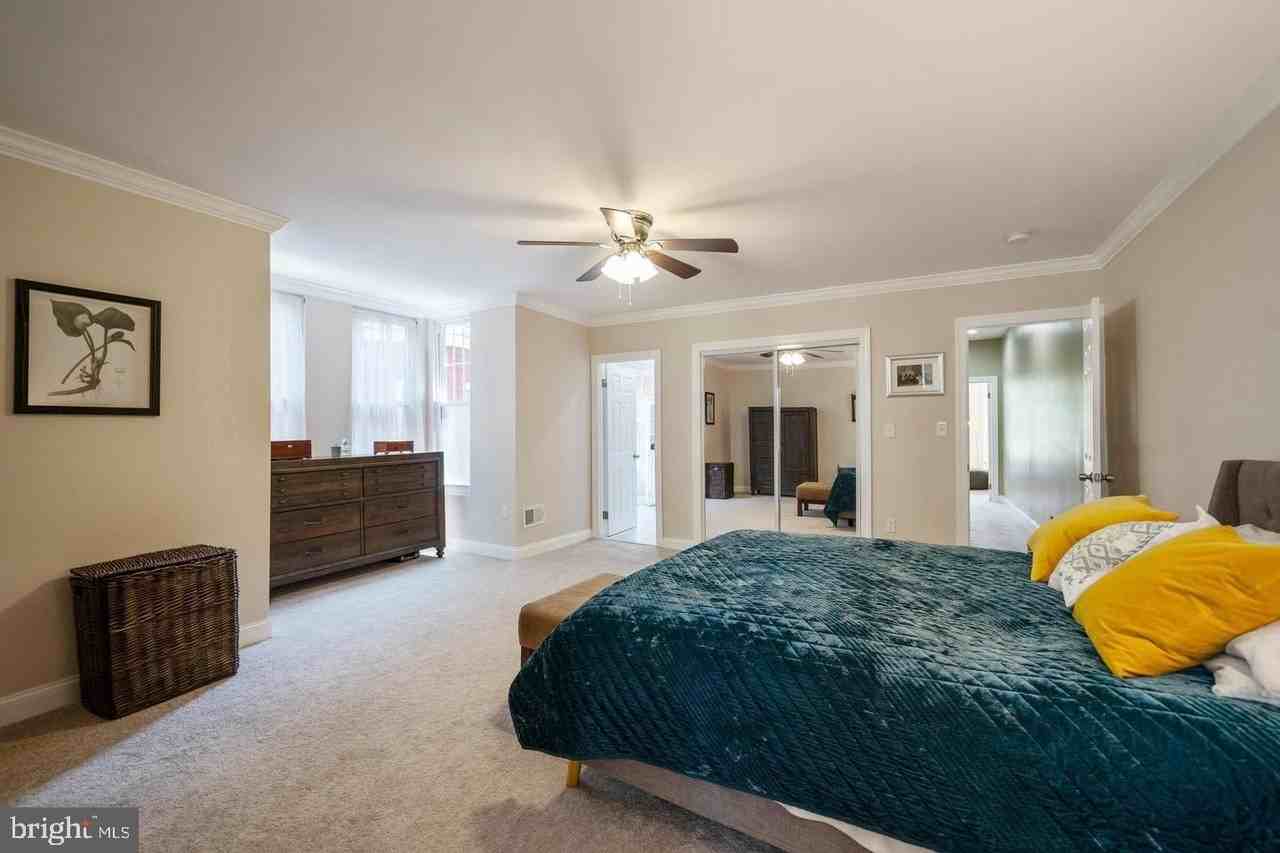 449 W Hansberry St - Photo 7 of 17