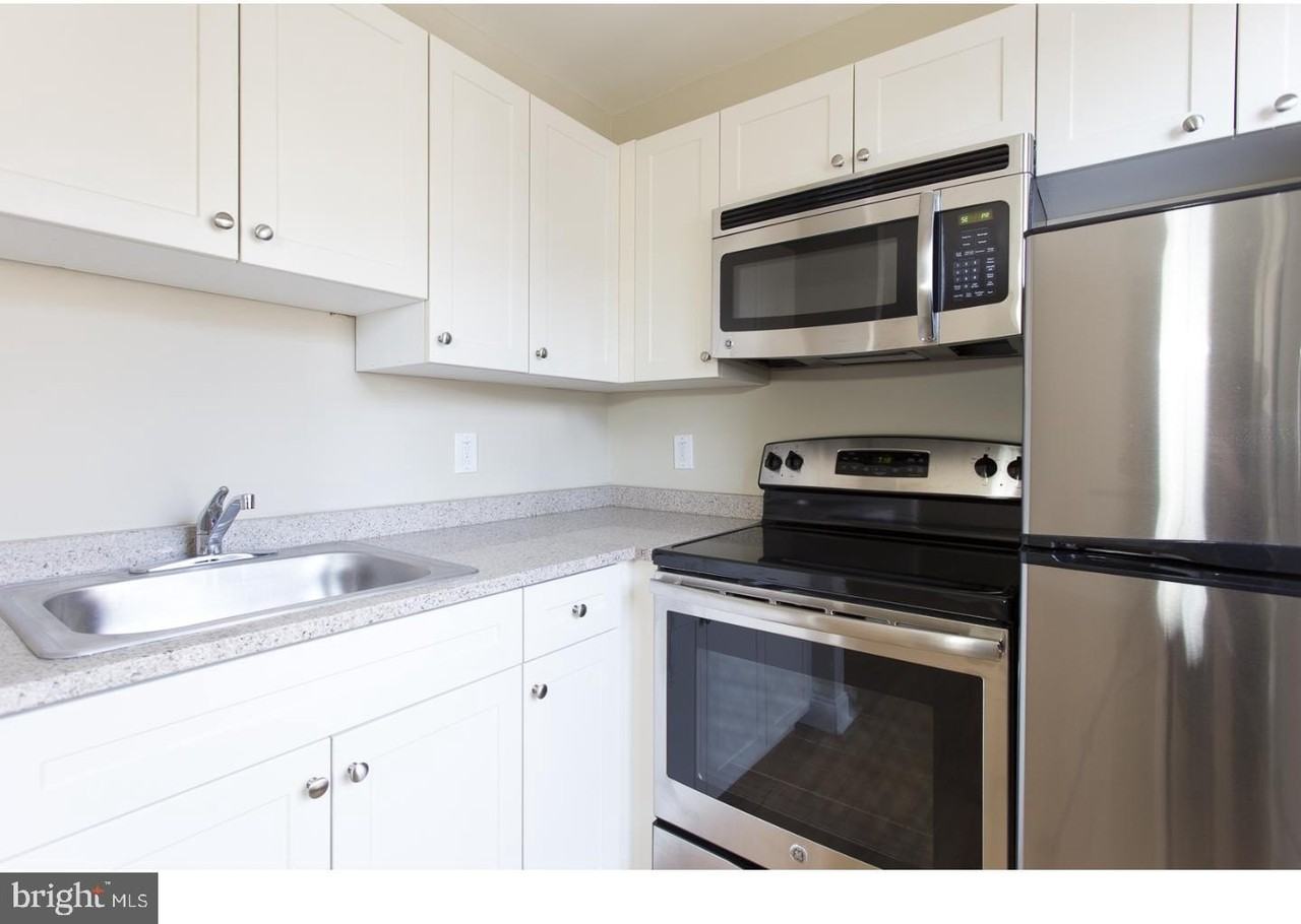 1114 Pine St #3R - Photo 5 of 8