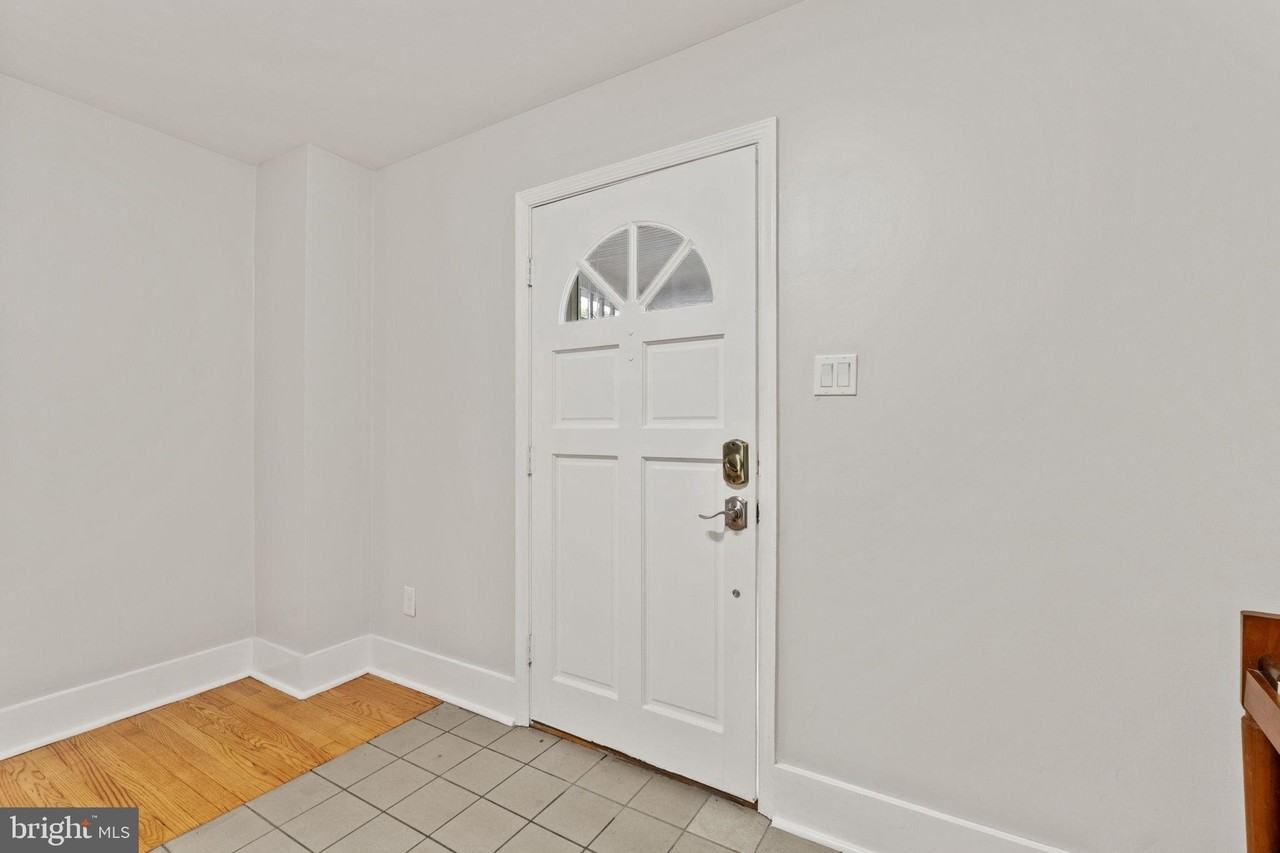 310 S Illinois St - Photo 4 of 44
