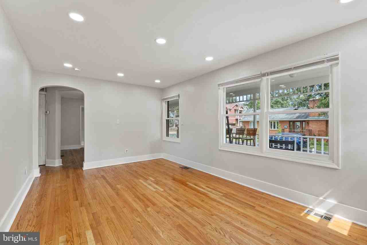 310 S Illinois St - Photo 7 of 44