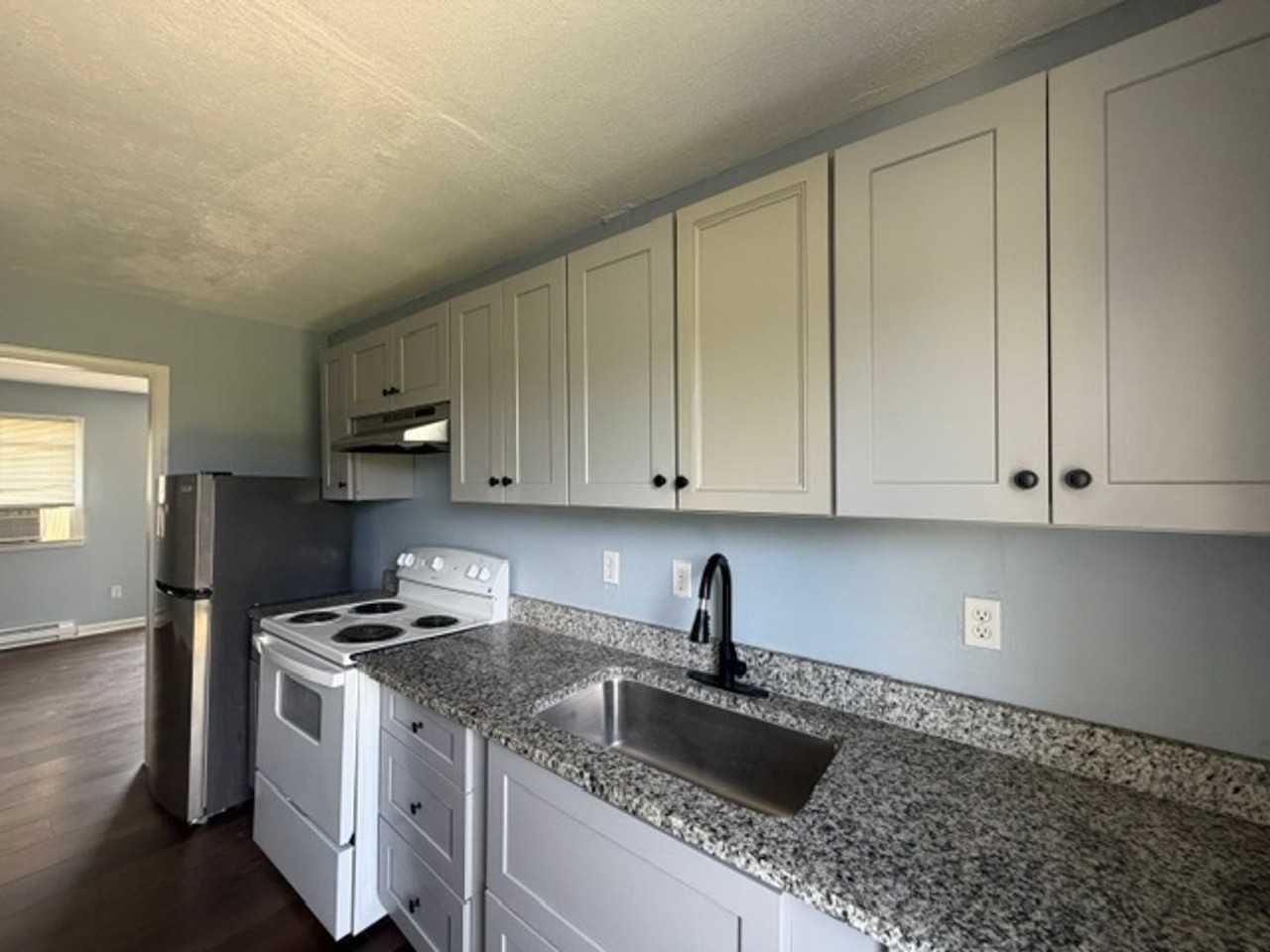 6444 Applecross Ave Apt B - Photo 3 of 5