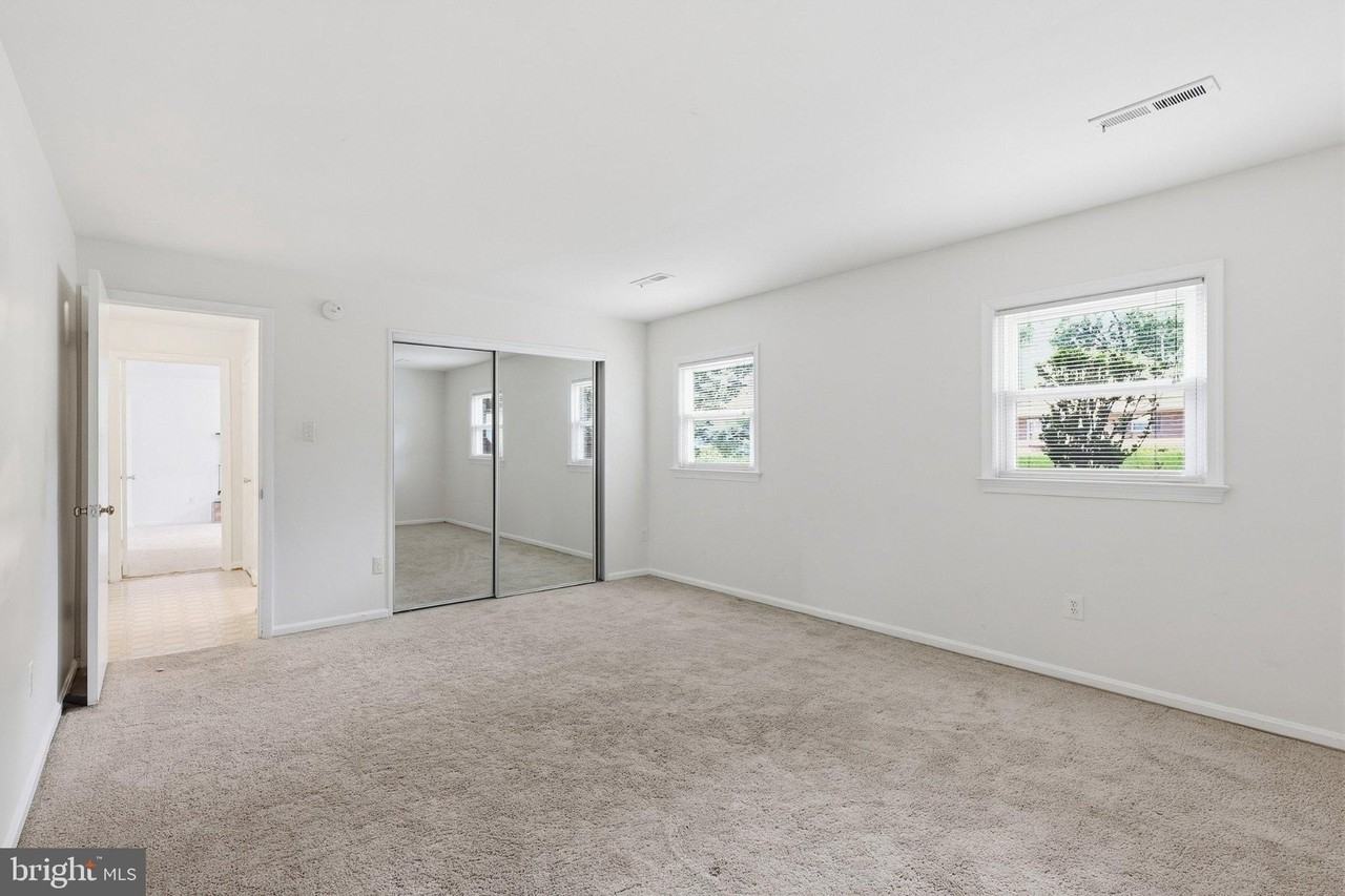 360 Park St Ne - Photo 6 of 27