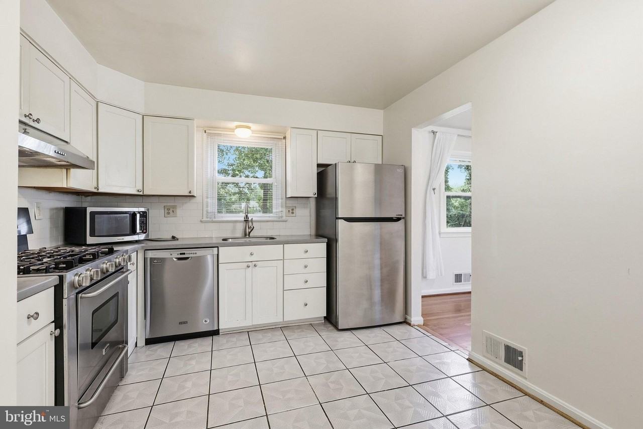 360 Park St Ne - Photo 7 of 27