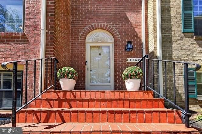 4867 Carriagepark Rd - Photo 2 of 27