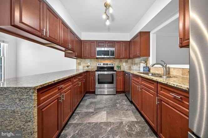 4867 Carriagepark Rd - Photo 4 of 27