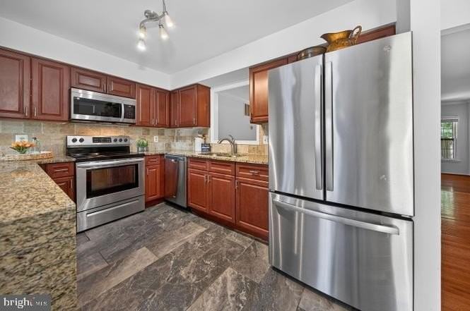 4867 Carriagepark Rd - Photo 5 of 27