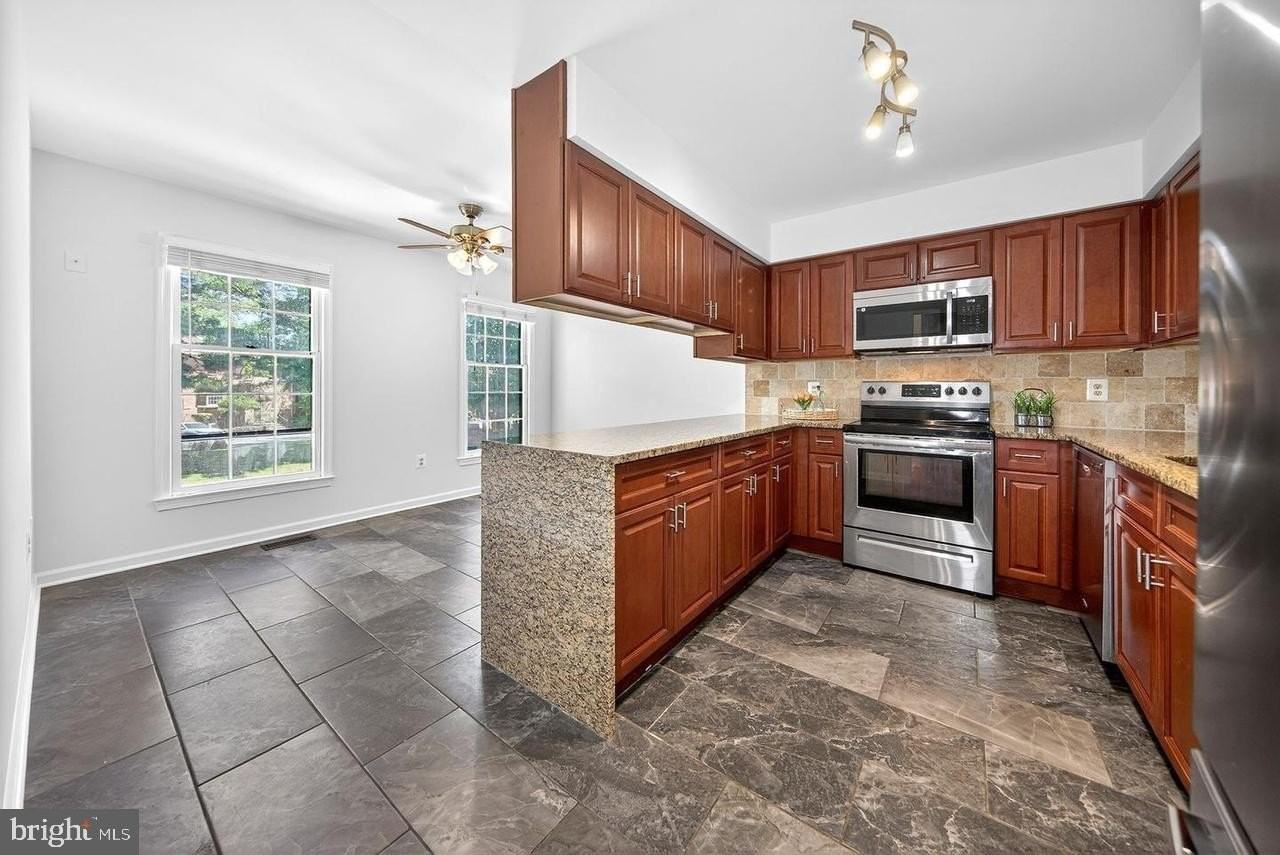 4867 Carriagepark Rd - Photo 6 of 27