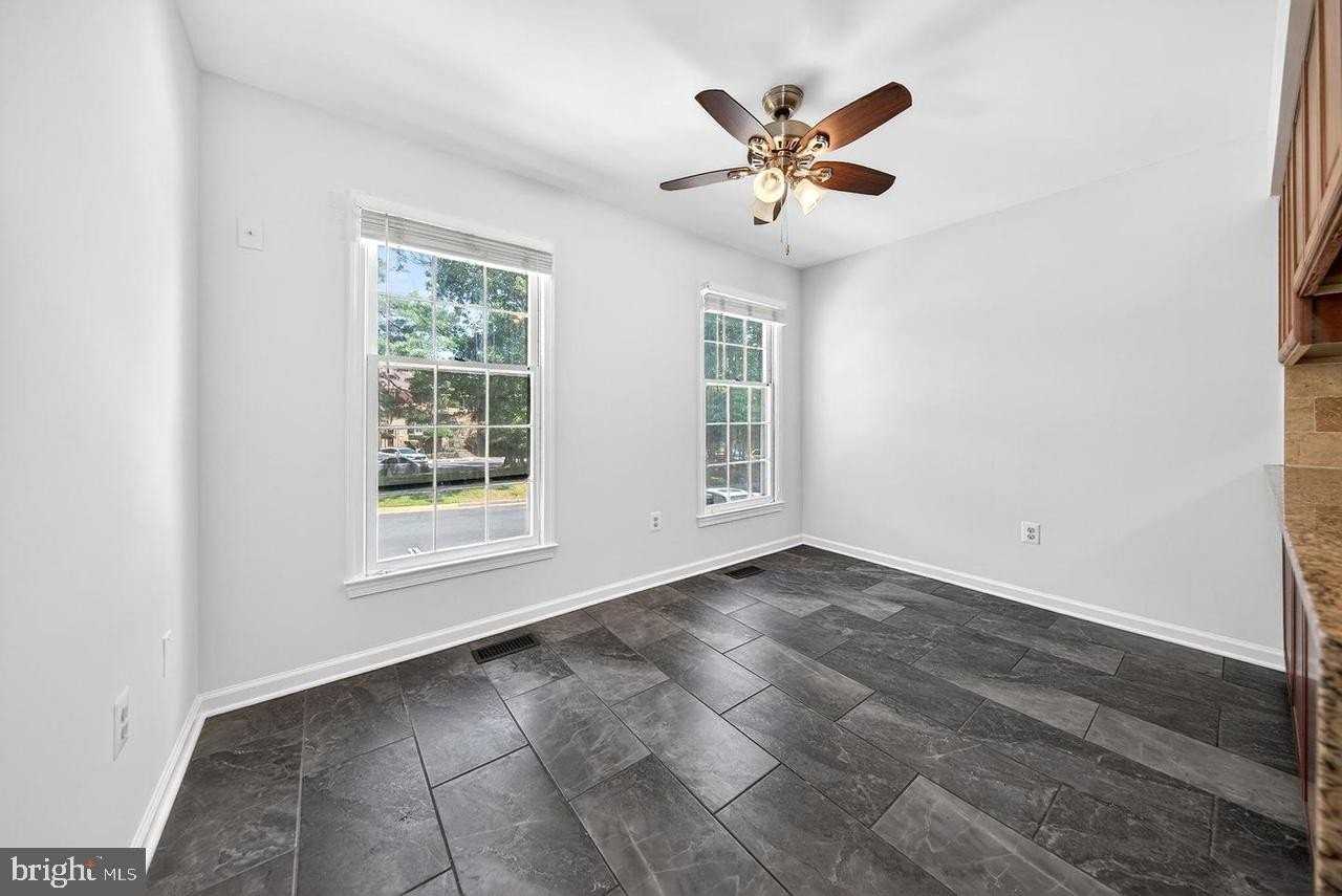 4867 Carriagepark Rd - Photo 7 of 27