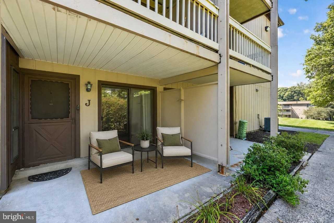 8509 Barrington Ct #J - Photo 3 of 31