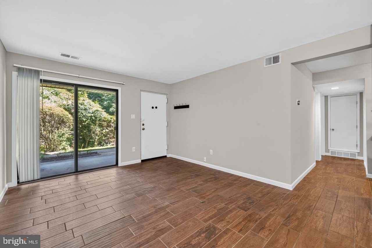 8509 Barrington Ct #J - Photo 5 of 31