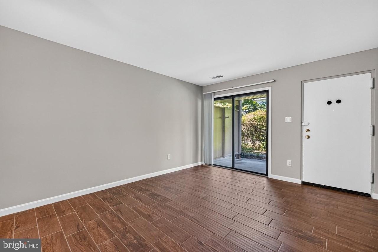 8509 Barrington Ct #J - Photo 6 of 31