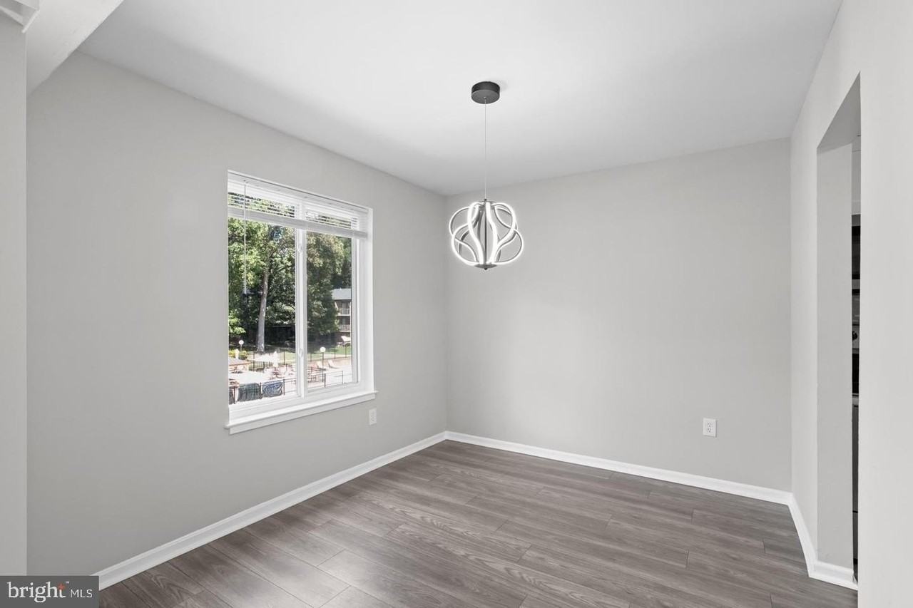 9728 Kingsbridge Dr #302 - Photo 6 of 18