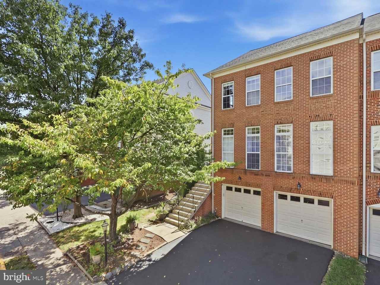 24699 Siltstone Sq