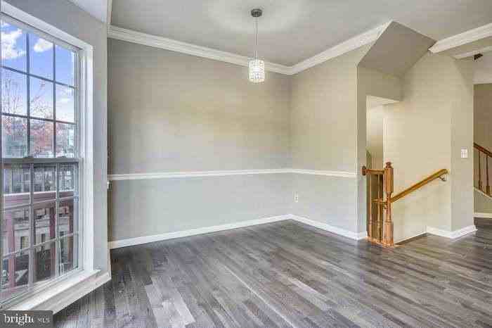 1249 Corbett Pl - Photo 5 of 22