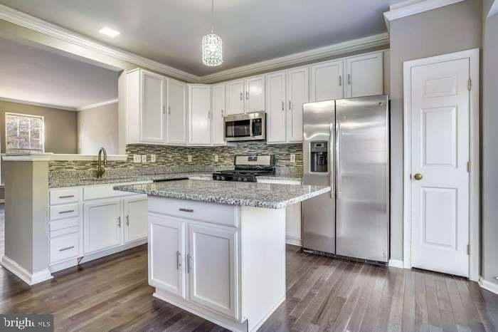 1249 Corbett Pl - Photo 6 of 22