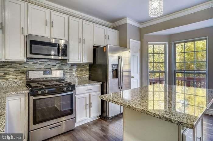 1249 Corbett Pl - Photo 7 of 22