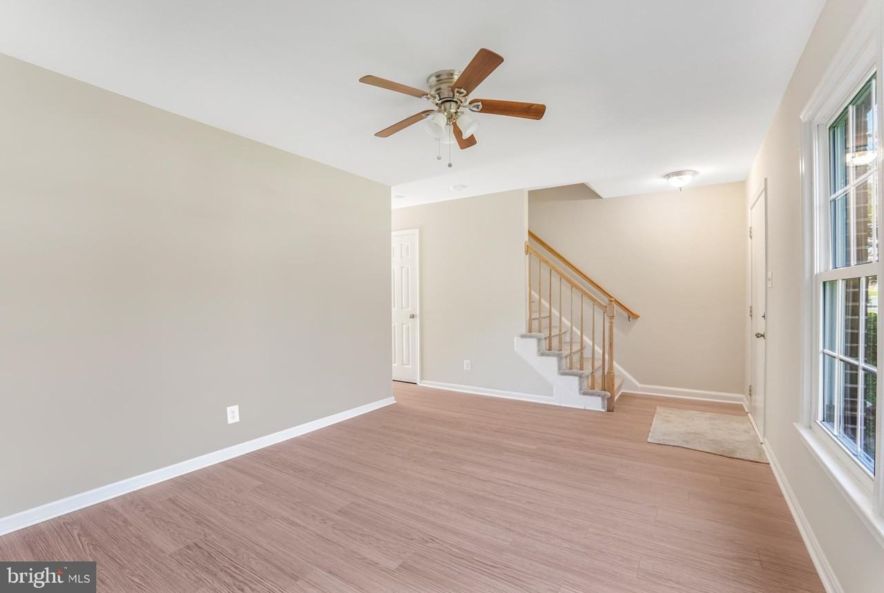 334 Garfield Ct - Photo 3 of 27