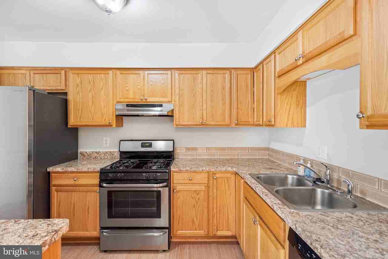 334 Garfield Ct - Photo 5 of 27