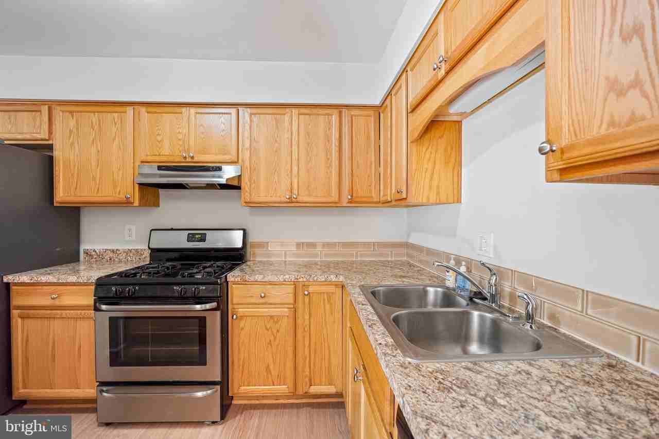 334 Garfield Ct - Photo 7 of 27