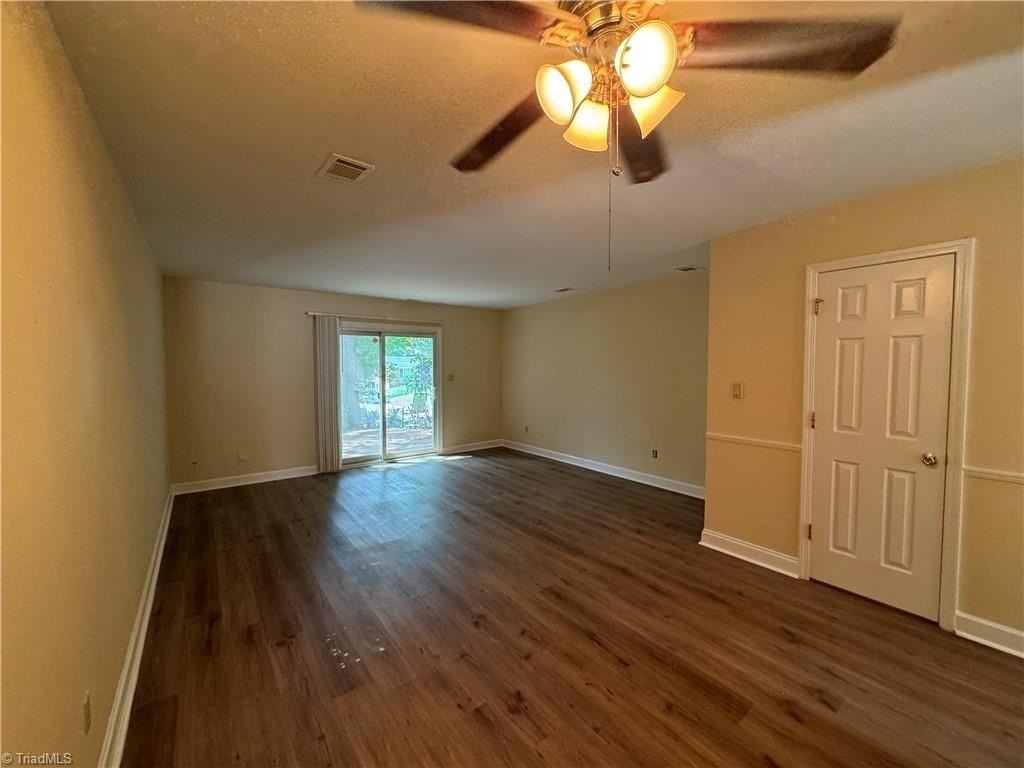 5902 King Charles Ct - Photo 4 of 14