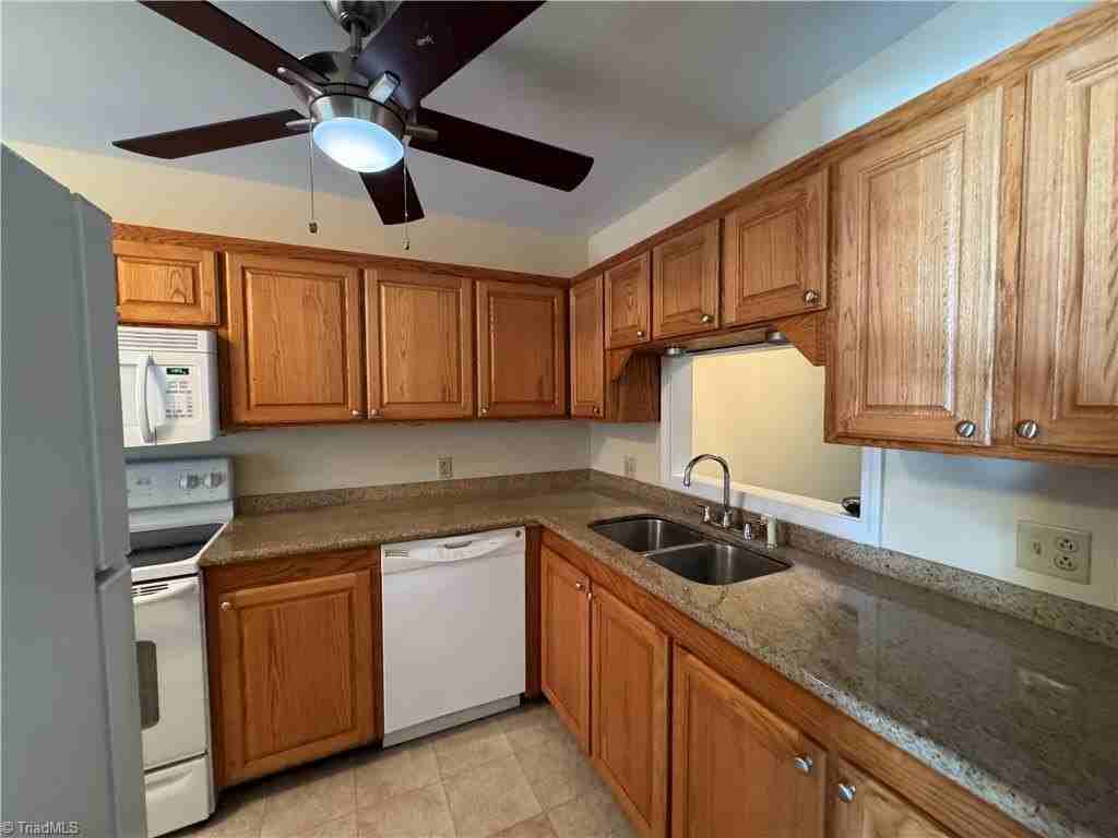 5902 King Charles Ct - Photo 5 of 14