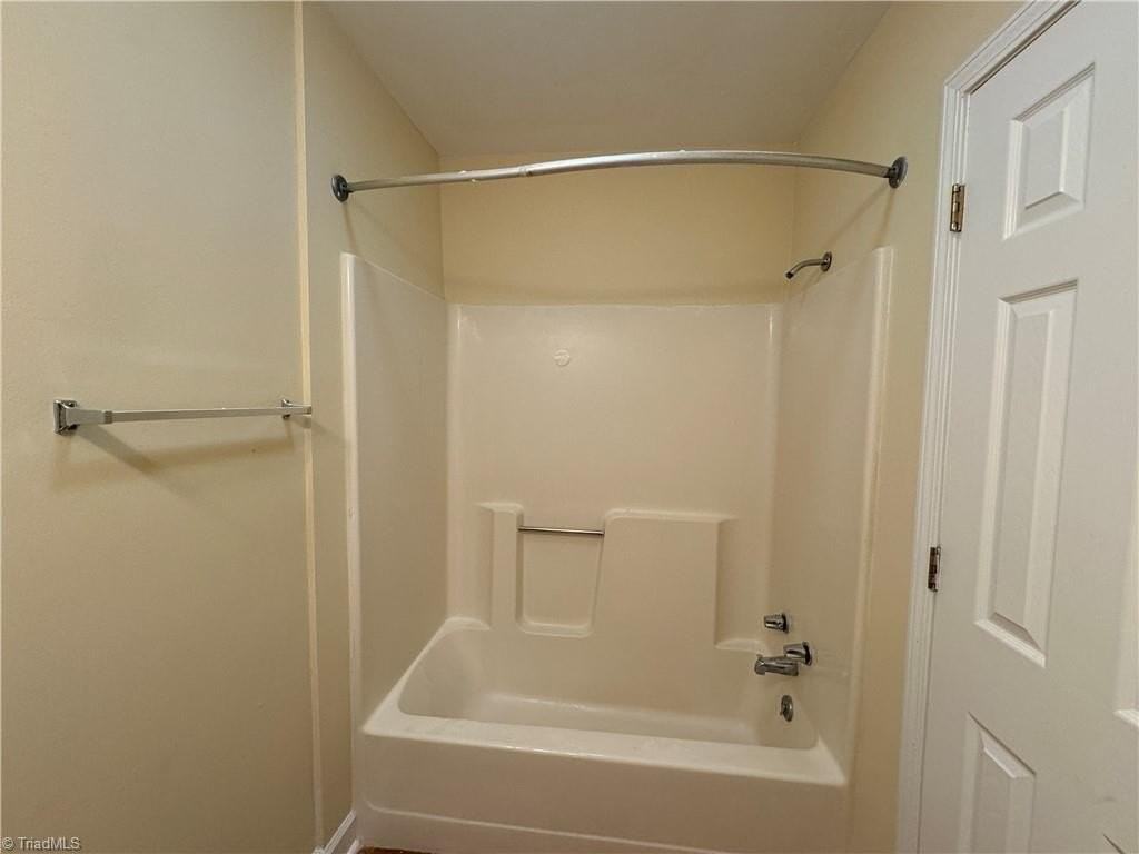 5902 King Charles Ct - Photo 7 of 14
