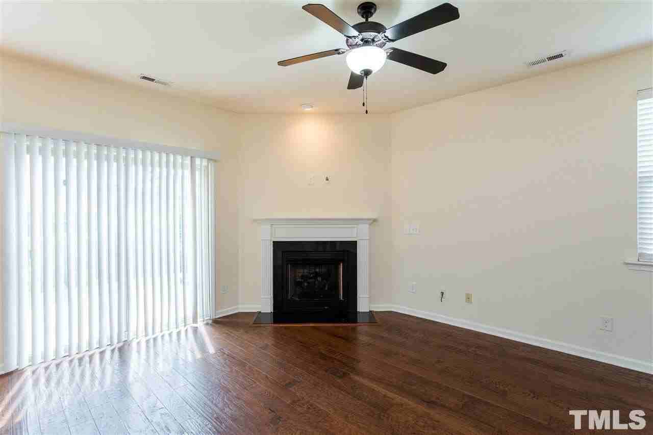 537 Whitworth Ln - Photo 6 of 26