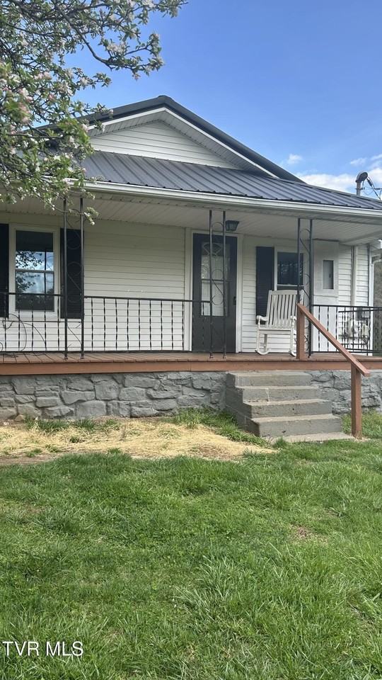 104 Basin Rd - Photo 2 of 25