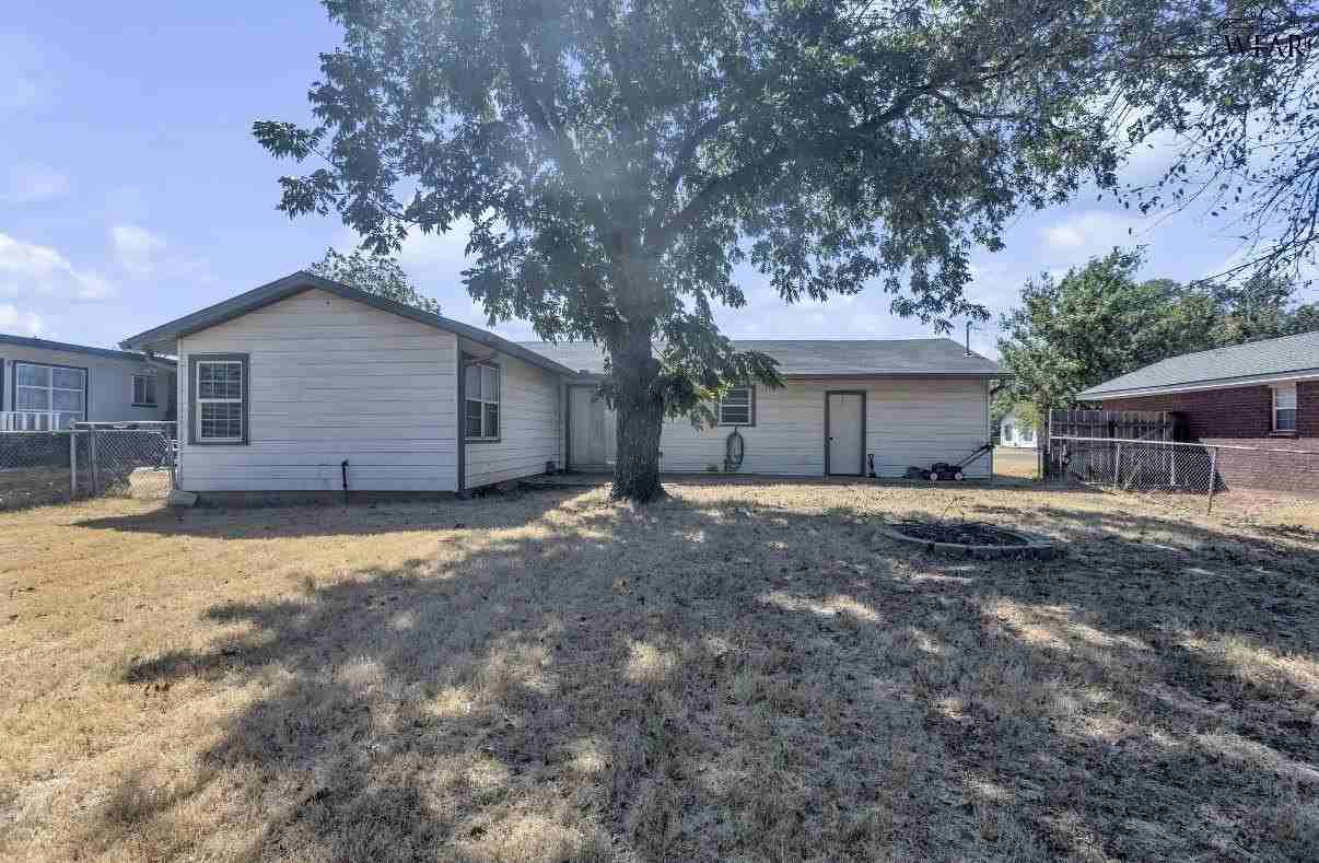2111 Allen Rd - Photo 2 of 22