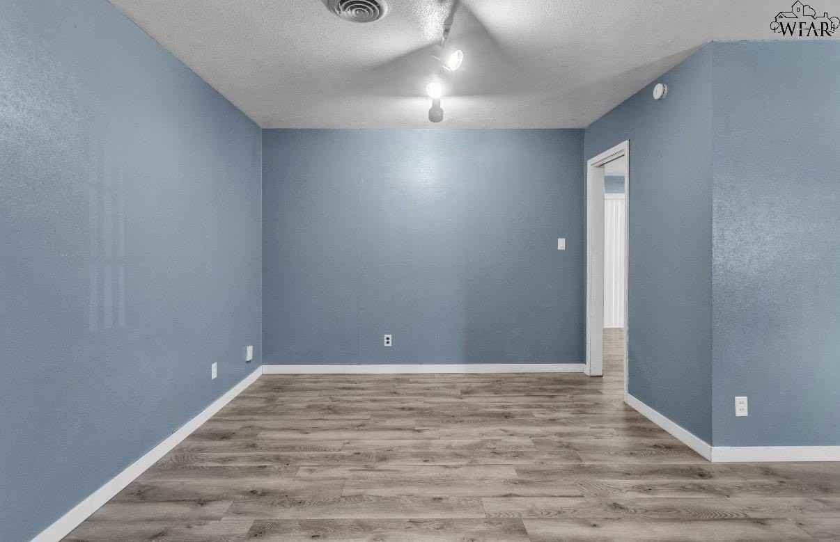 2111 Allen Rd - Photo 5 of 22