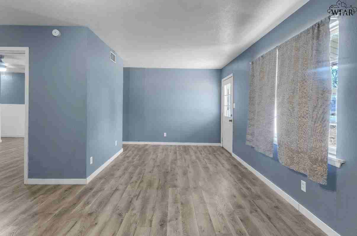 2111 Allen Rd - Photo 6 of 22