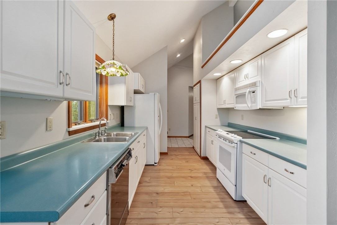 1301 Grandview Ave - Photo 4 of 27