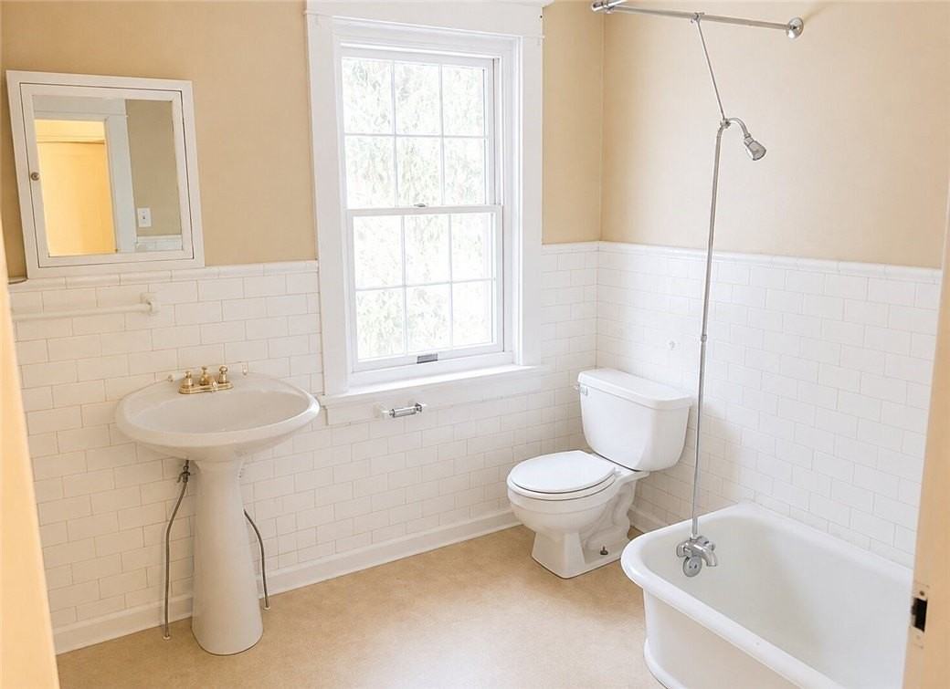 114 Conestoga Rd - Photo 4 of 8