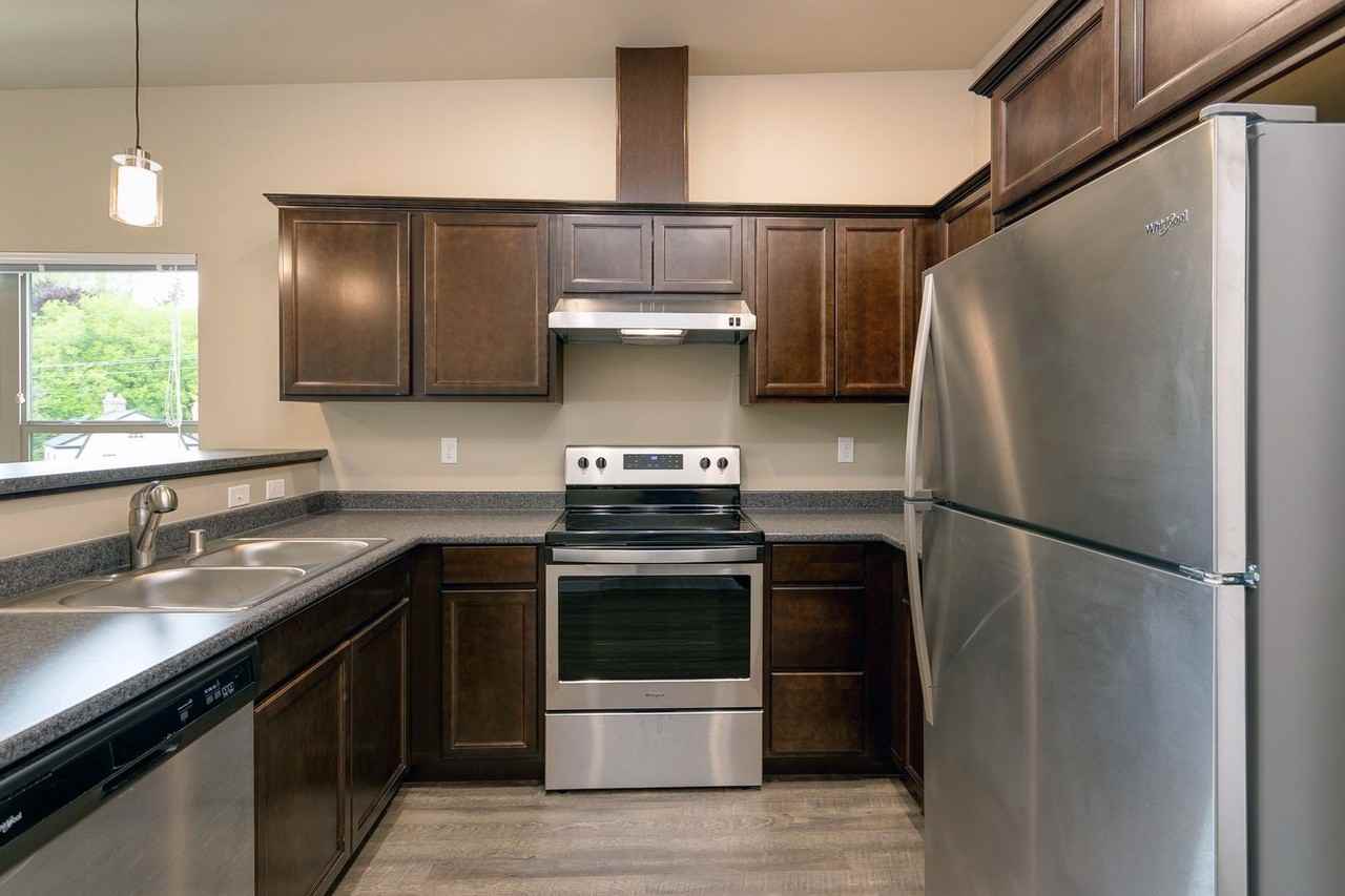 Broadway Station Apartments - Photo 4 of 10