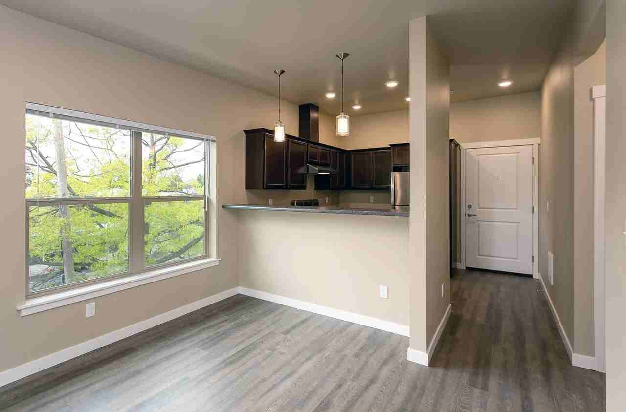 Broadway Station Apartments - Photo 5 of 10