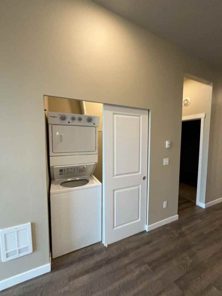 Broadway Station Apartments - Photo 6 of 10