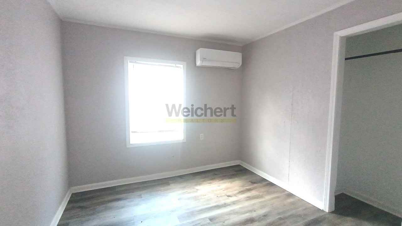 529 E Lake St - Photo 6 of 8