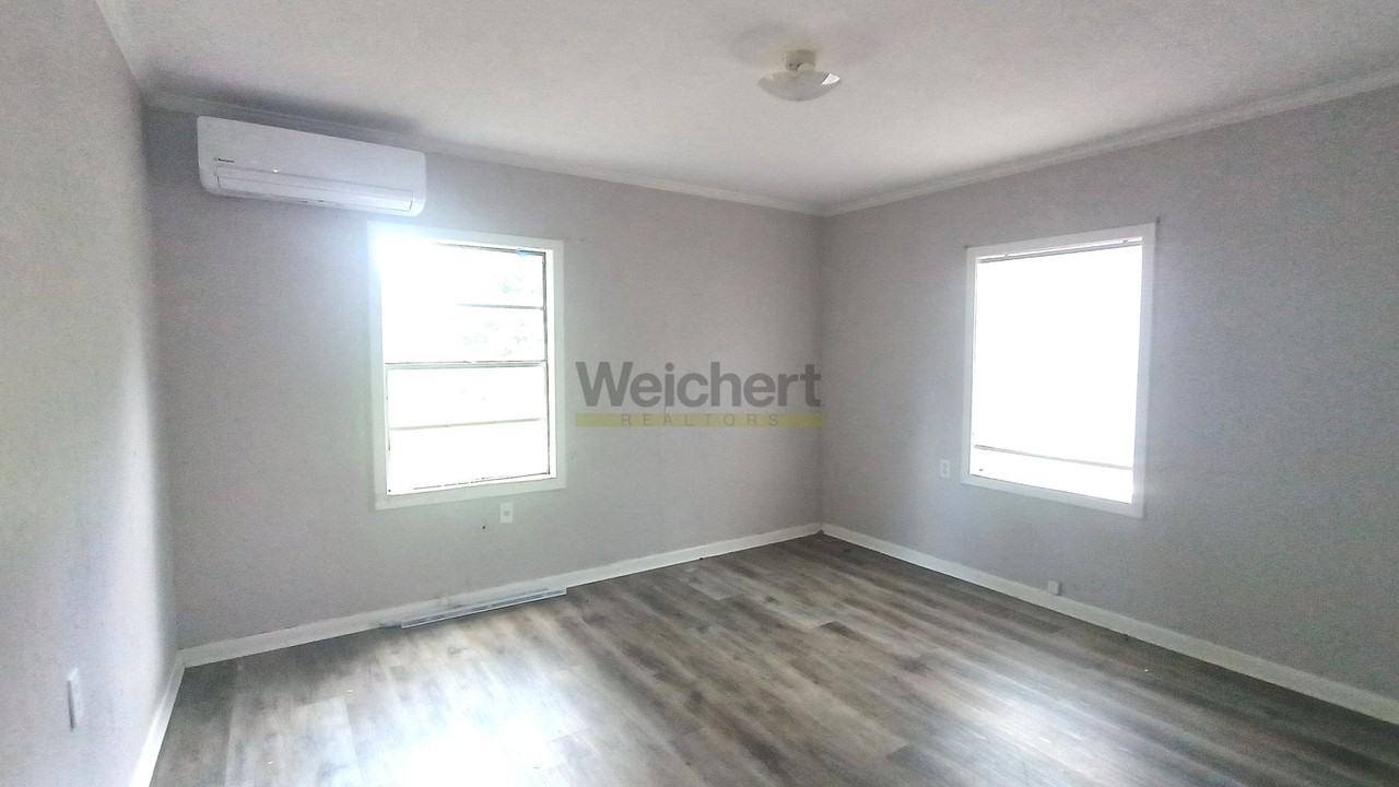 529 E Lake St - Photo 7 of 8