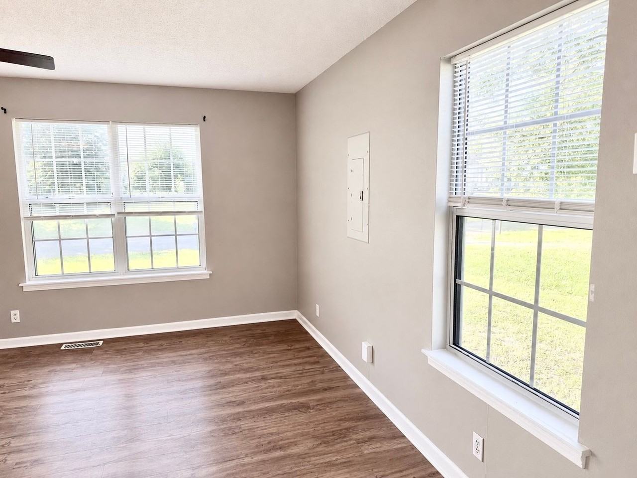 619 Artic Ave - Photo 5 of 29