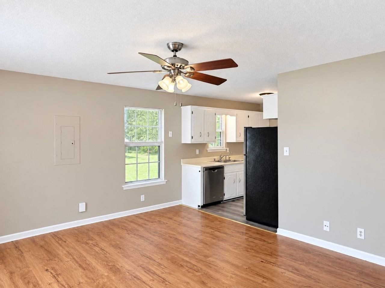 619 Artic Ave - Photo 6 of 29
