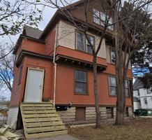 featured image of 113 W Division St #2