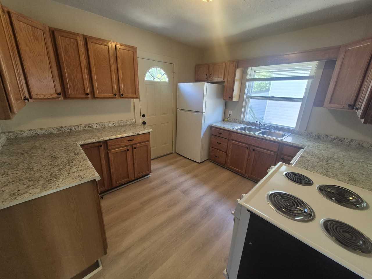 1131 Beaumont Ave #1 - Photo 5 of 12
